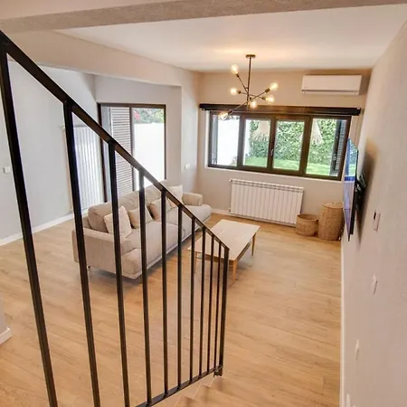Stylish 2bd Duplex Ac Wi-fi Garden 5m To