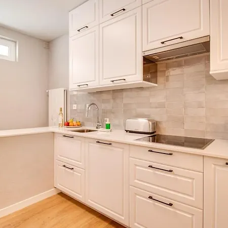 Holiday home Stylish 2bd Duplex Ac Wi-fi Garden 5m To