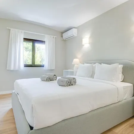 Stylish 2bd Duplex Ac Wi-fi Garden 5m To Holiday home Olhos de Agua (Albufeira)